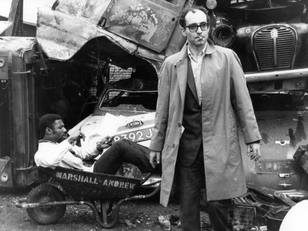 ژان لوک گدار در پشت صحنه یکی از فیلم هایش در ۱۹۶۸ ژان لوک گدار در پشت صحنه یکی از فیلم هایش در ۱۹۶۸