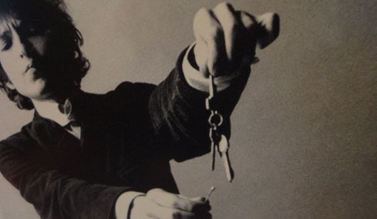 آیا باب دیلن فکر می‌کند از جایزه‌ی نوبل بزرگتر است؟